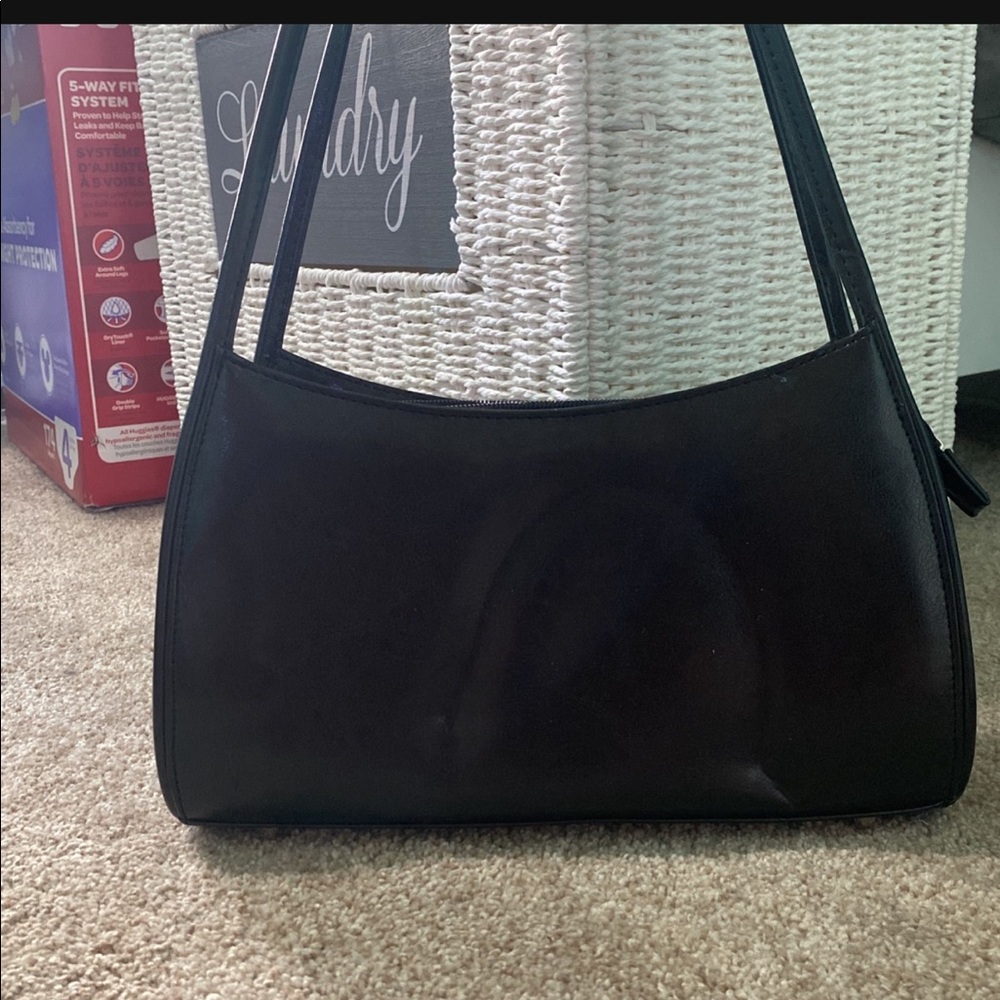 Classic And Basic Black Bag. - image 2